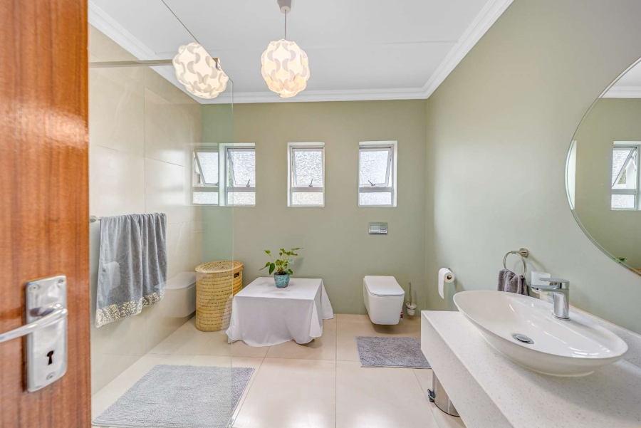 5 Bedroom Property for Sale in Beacon Bay Eastern Cape